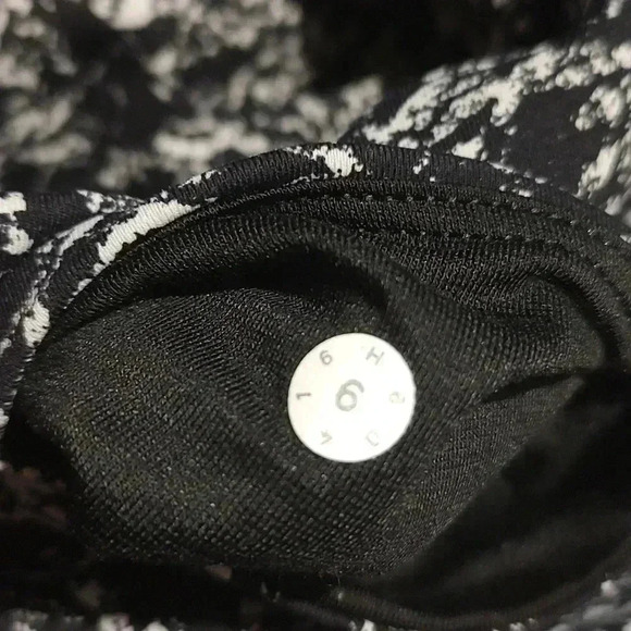 Lululemon Deep Breath TightIced Wave White Black - Picture 6 of 6